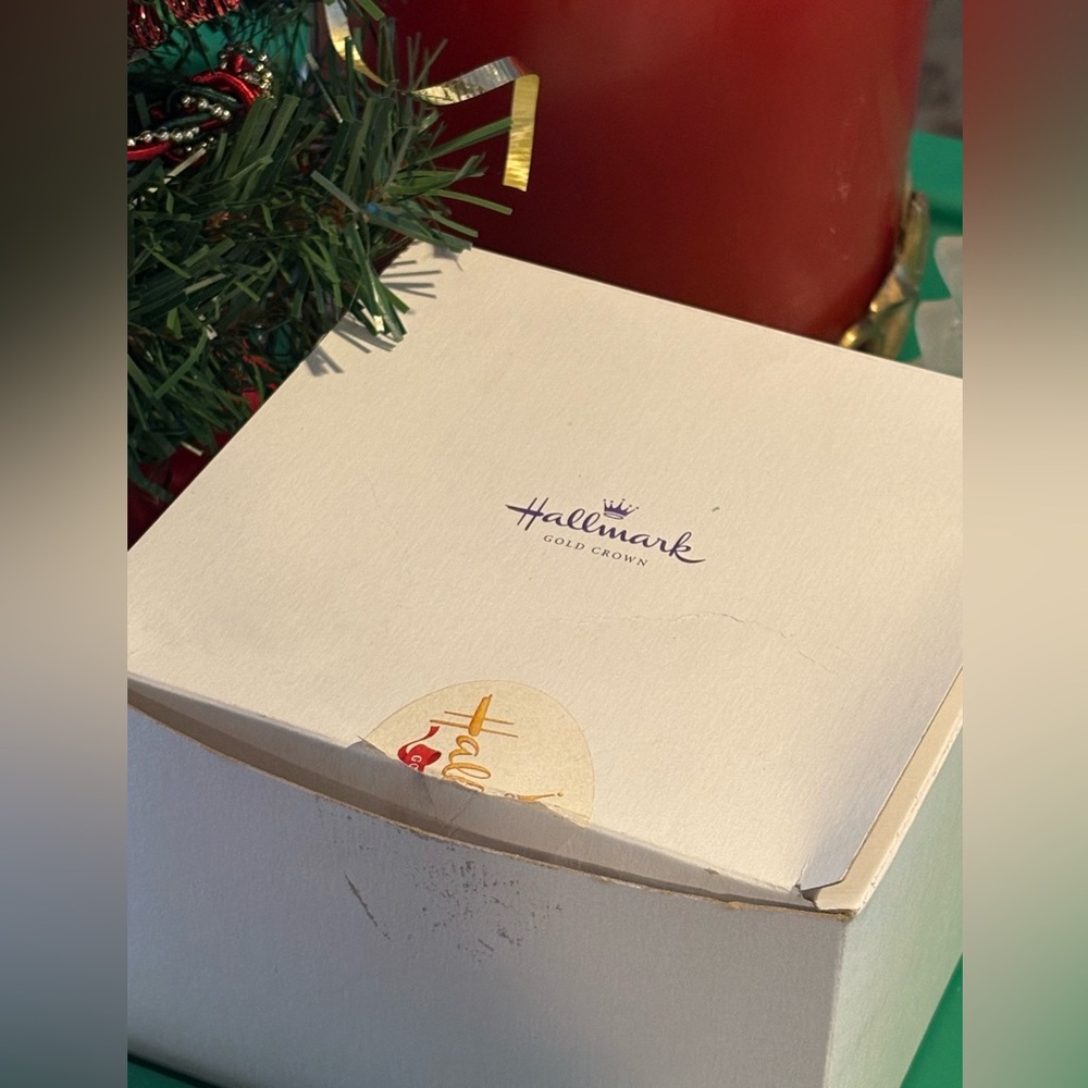 NEW WITH TAGS Hallmark 2014 Snowman With Snow Globe “Hello In The Snow” Figurine - Picture 6 of 8